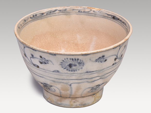明時代 色絵安南 無傷 16-17世紀 草花文紅安南茶碗伝世品焼物WWTT049