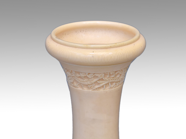象牙製 双龍に牡丹彫 花瓶 高さ：28cm 重量：977g | 古美術ささき