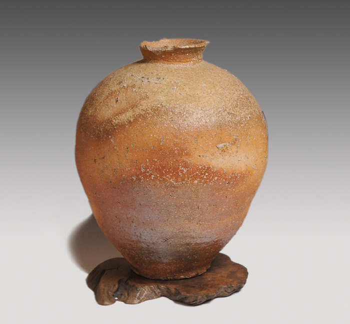 ㉛古信楽の壺 壺は景色 古信楽独特の土肌。 壺 - 工芸品
